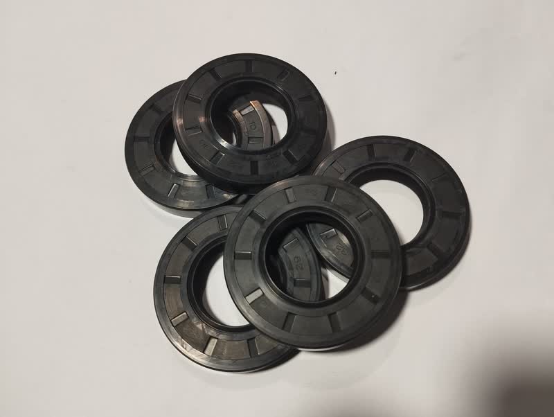 [MEOISE-018] Oil Seal 018