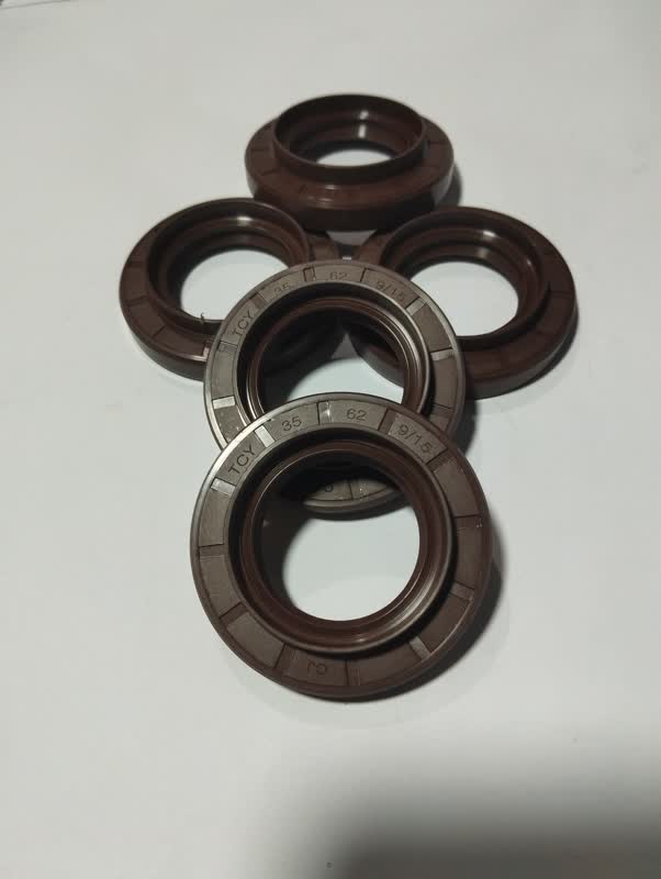 [MEOISE-032] Oil Seal 032