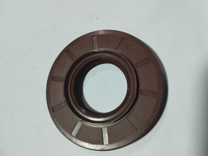 [MEOISE-075] Oil Seal 075